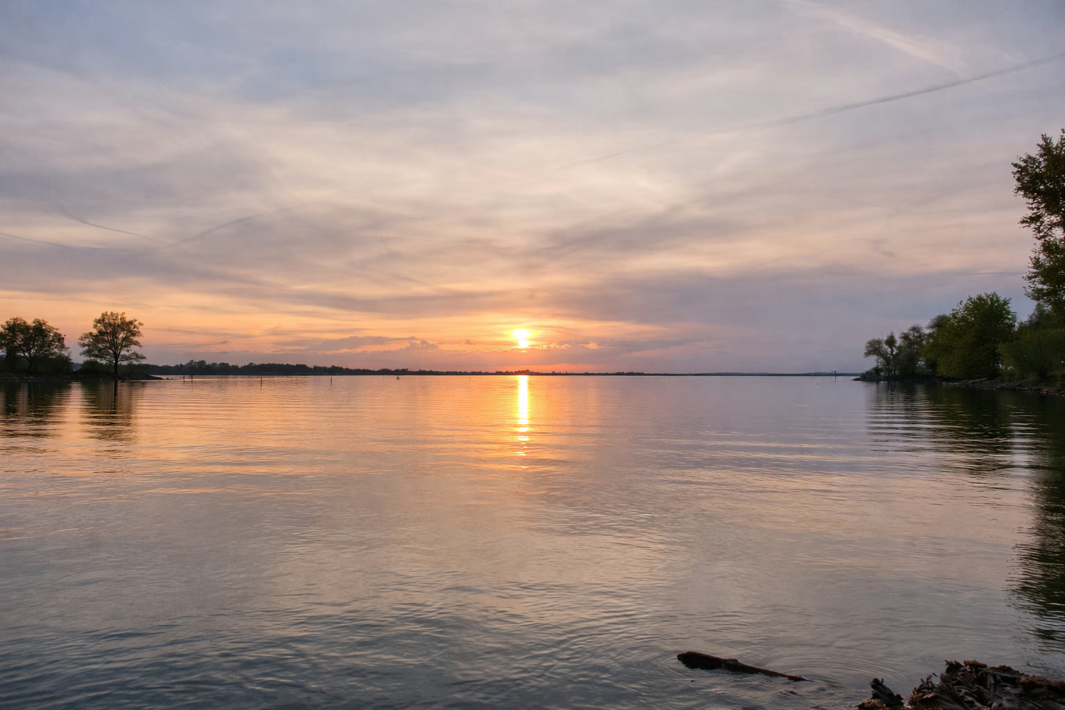 Ruhiger Sonnenuntergang am Bodensee